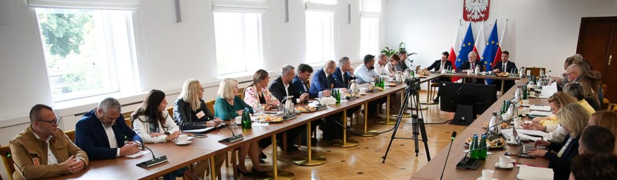 Pomoc dla rolników i sadowników po klęskach żywiołowych – spotkanie w Ministerstwie