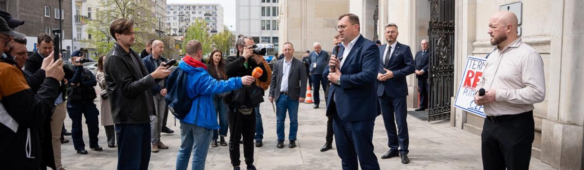 Minister spotkał się z protestującymi. Terminy inwestycji w KPO wydłużone do 15 czerwca