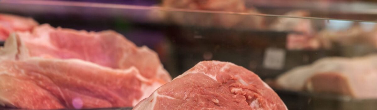 Krajowa wieprzowina przy ladzie: cena, przetwórstwo i decyzja klienta